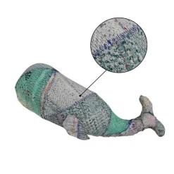 Kantha Whale, Medium