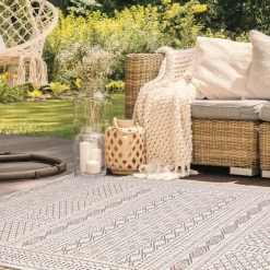 5' x 8' Indoor/Outdoor Brown Circles Rug